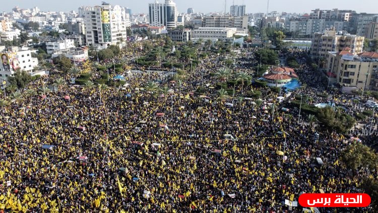 بالصور مئات الآلاف يشاركون بمهرجان انطلاقة فتح 58 في غزة